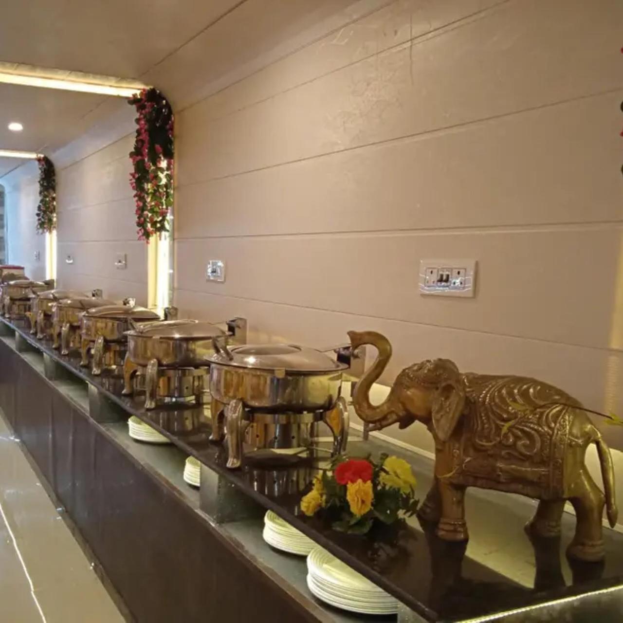 New Kumar Hotel & Banquet Lucknow Exterior photo
